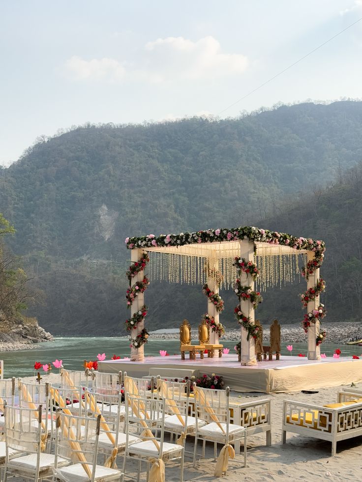 Scenic wedding venue at Mount Valley